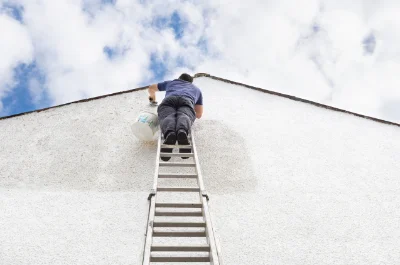 Peinture extérieure à Solaro — façades et ravalement