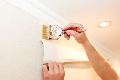 Pose de papier peint à Solaro — revêtements muraux et toiles de verre